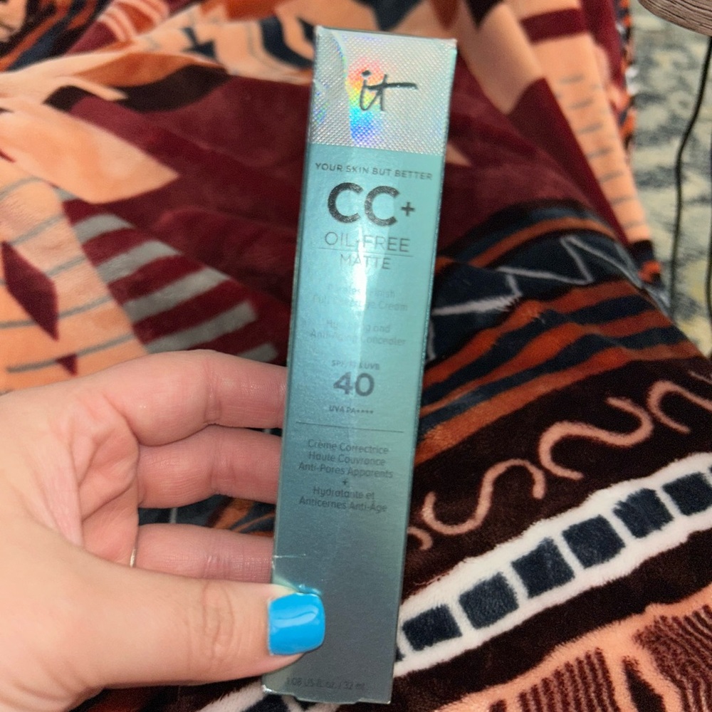 NEW IN BOX - IT Cosmetics CC+ Cream, oil free & matte finish
